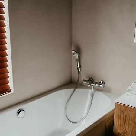 3-br Suburban Retreat Holiday home